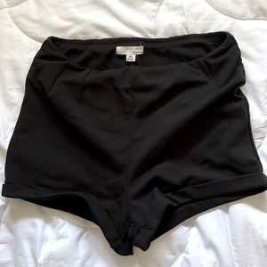 | Garage | Shorts | Medium |